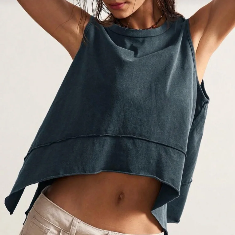 🫒 PLUS Crop Tank 🫒 - Picture 2 of 6